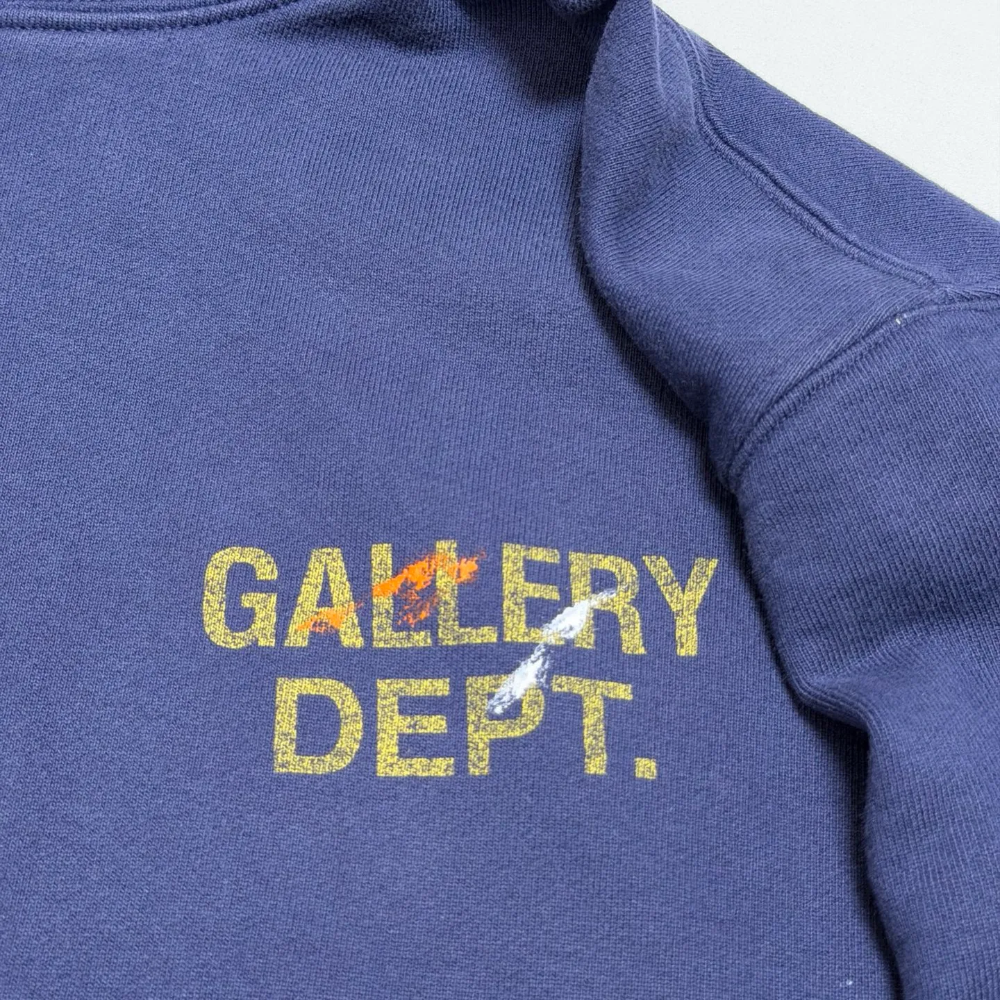 GALLERY DEPT. PAINT LOGO HOODIE/Vintage Navy Purple English graffiti distressed hoodie Purple S-XL Front panel GD ENGLISH logo Enlarged back logo Ready-to-wear belt printed with wash and distressed Made with faded distressed texture There is "Art on Display" pattern patch on the cuffs All painted by old craftsmen with splashes of ink Original mold opening Fabric custom woven and dyed Perfect reproduction of the correct version